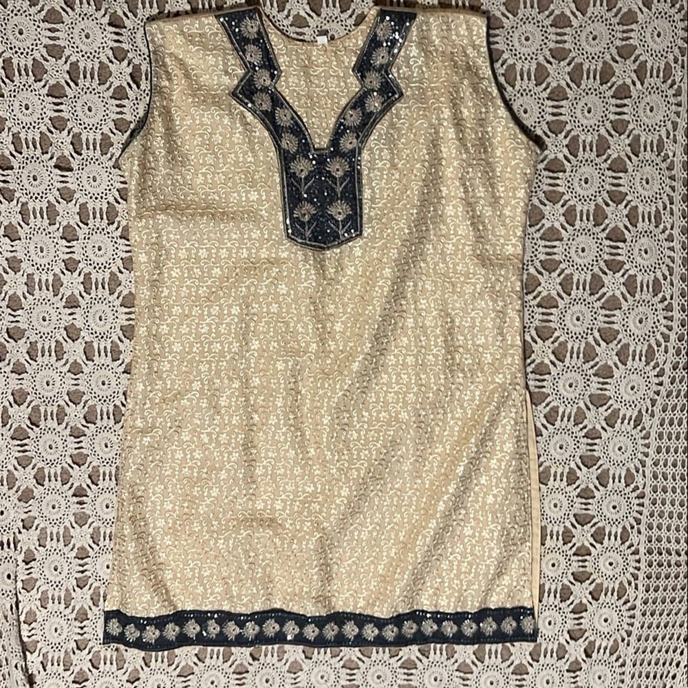 Beige And Black Patterned Top - image 1
